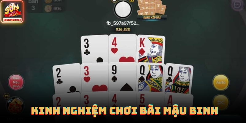 Người chơi phân tích 13 lá và chọn cách chia chi phù hợp